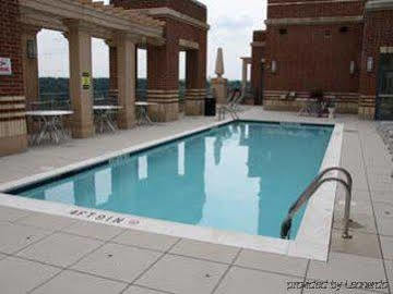 Crystal Quarters Furnished Apartments At The Gramercy Arlington Esterno foto