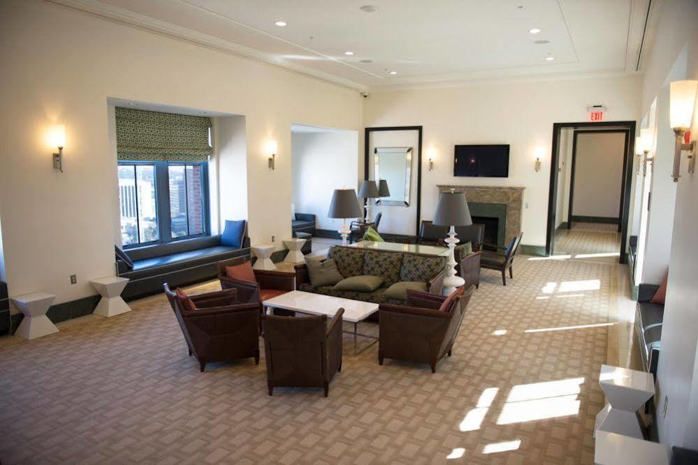 Crystal Quarters Furnished Apartments At The Gramercy Arlington Esterno foto