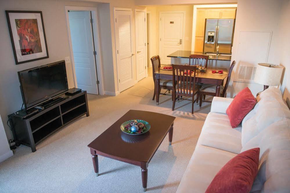 Crystal Quarters Furnished Apartments At The Gramercy Arlington Esterno foto