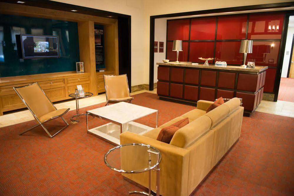 Crystal Quarters Furnished Apartments At The Gramercy Arlington Esterno foto